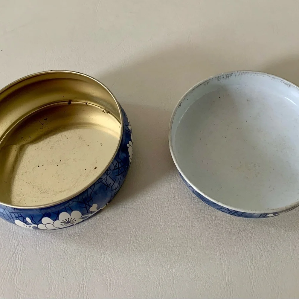 vintage daher decorated ware Lidded Metal Trinket Box England